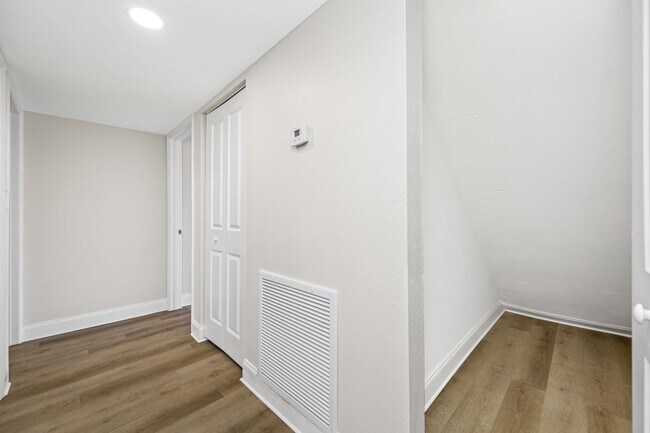Building Photo - Davis Islands! RARE 3/2 FRESHLY RENOVATED,...
