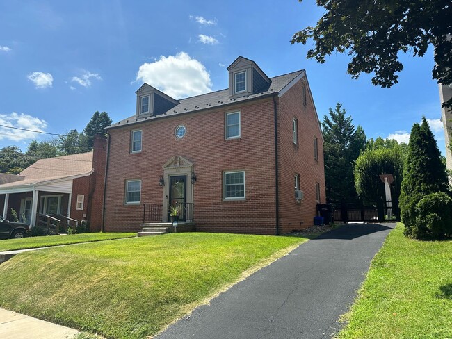 Primary Photo - 1315 Handley Ave