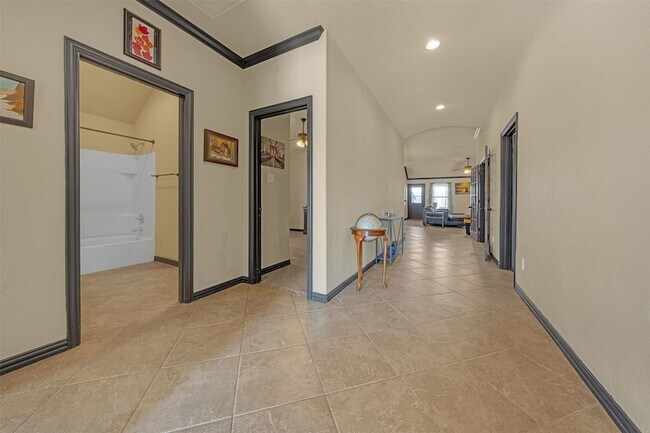 Building Photo - 12300 Hunters Knoll Dr