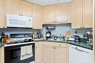 Building Photo - 2 bedroom in Chicago IL 60601