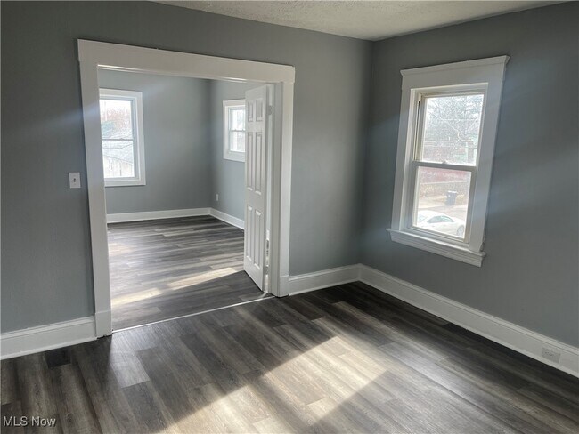 Building Photo - 3136 W 50th St