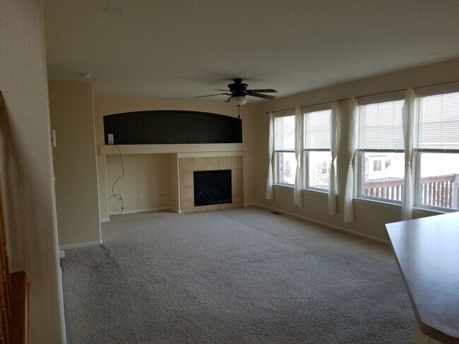 Building Photo - Tollgate Crossing 2 Story, 6 Bedrooms, Fin...