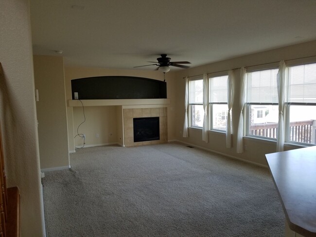 Building Photo - Tollgate Crossing 2 Story with 6 Bedrooms ...