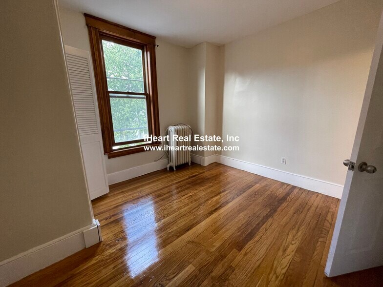 Building Photo - 338 K St