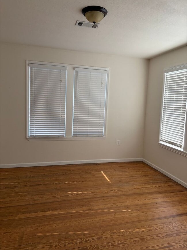 Building Photo - 707 N 19th St