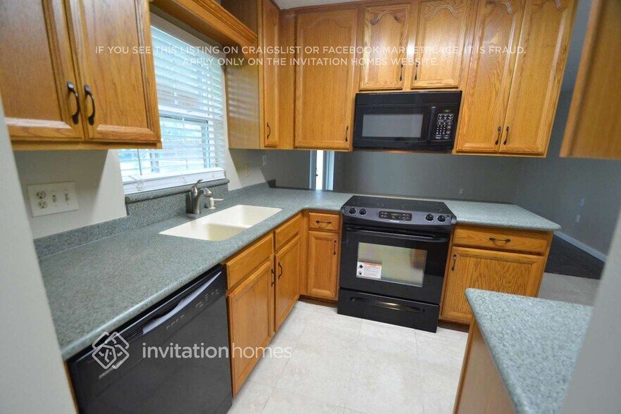 Building Photo - 1648 Raymore St NW