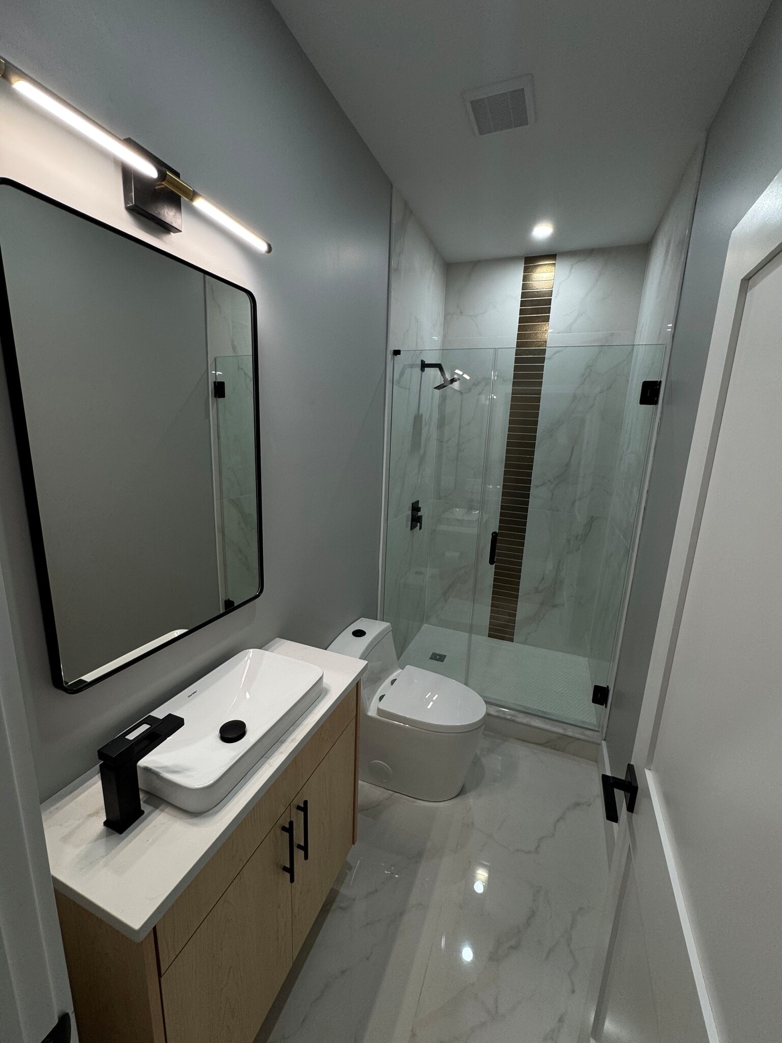 Full Bathroom-Second Floor - 19 High St