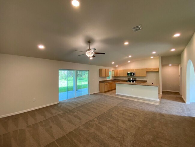 Building Photo - Great new rent on 4/2! Desirable SW Ocala Neighborhood 4/2/2 *WON'T LAST*
