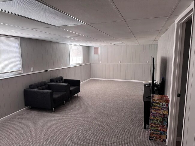 Building Photo - 8935 Vinewood Ln N