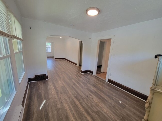 Building Photo - 1185 E 167th St