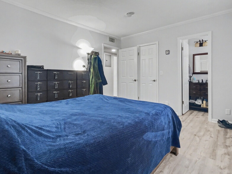 Building Photo - 2270 NE 68th St