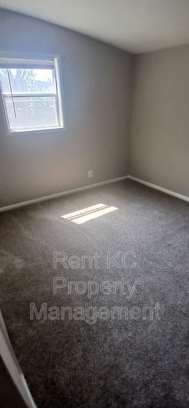 Building Photo - 412 N Cochise Dr