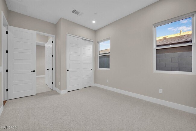 Building Photo - 11079 Rolling Vista Dr