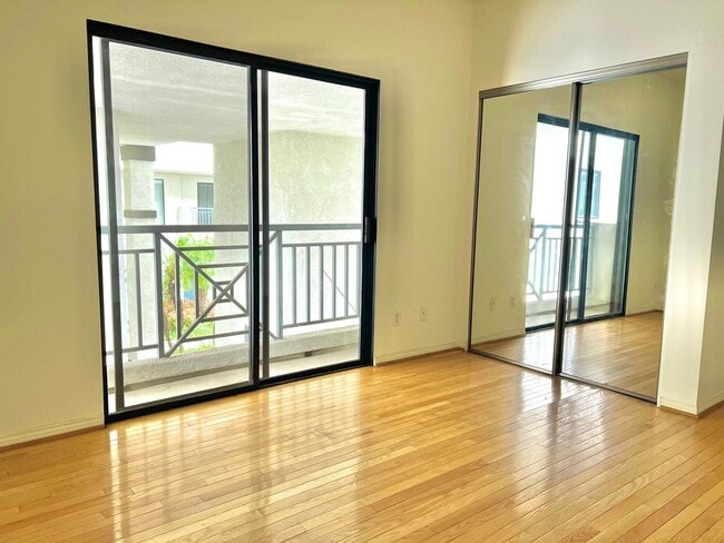 Building Photo - Updated 2-Bedroom 3 Bathroom Pasadena Town...