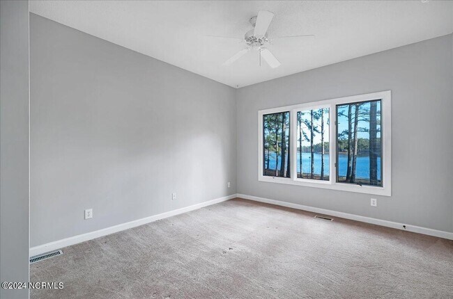 Building Photo - 11 Whisper Lake Dr