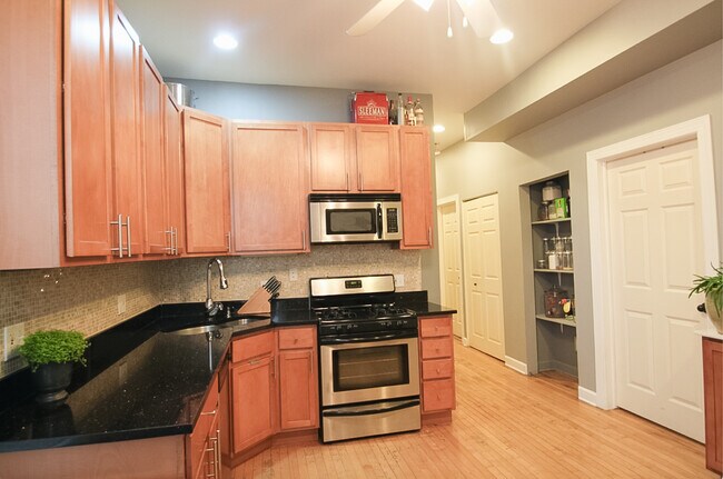 Building Photo - 3312 W Wabansia Ave