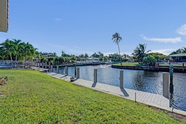 Building Photo - 949 SE 10th Ct