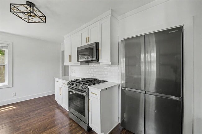 Building Photo - 2352 2nd Ave