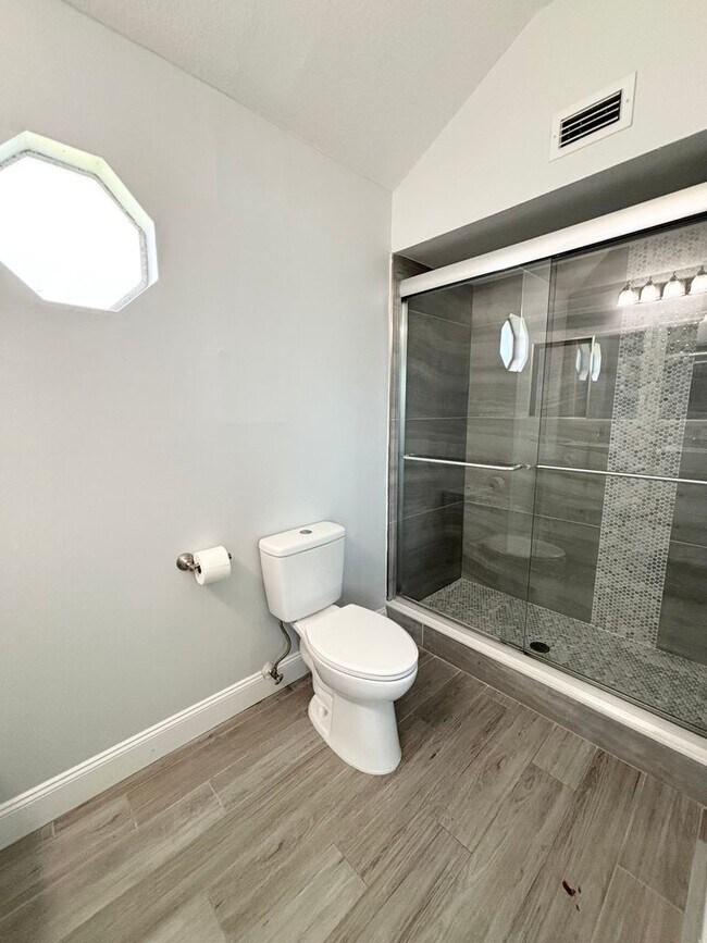 Building Photo - 1324 SE 6th Ave