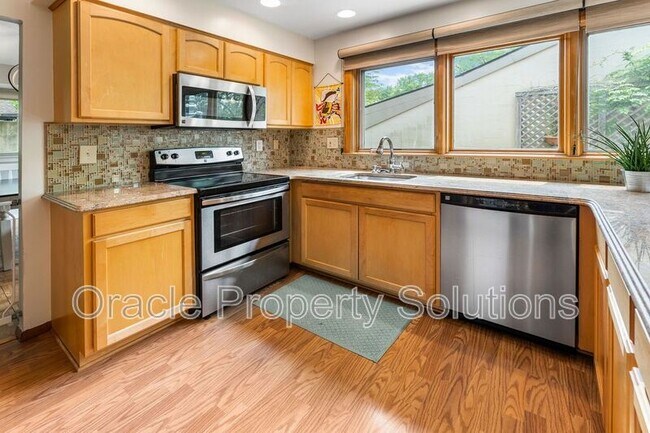 Building Photo - 5360 Red Lake Ct