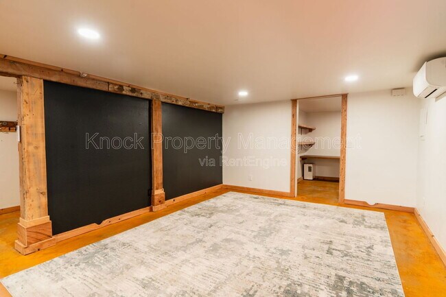 Building Photo - 1815 NW Hoyt St