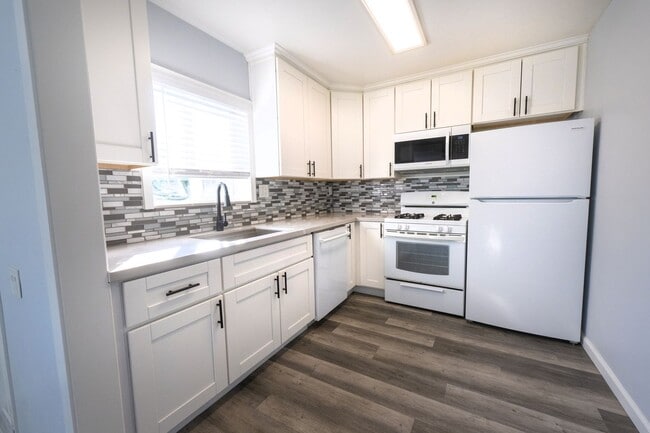 Building Photo - Ready for showing on 6-25-25    3BR/1BA - ...