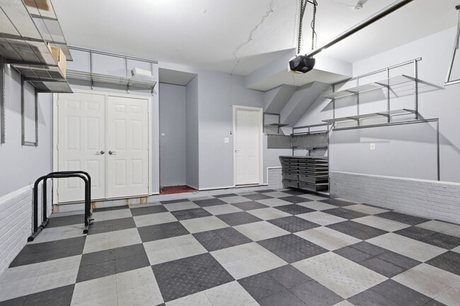 Building Photo - 3 Bed/2.5 Bath End-of-Row Beltsville Townhome