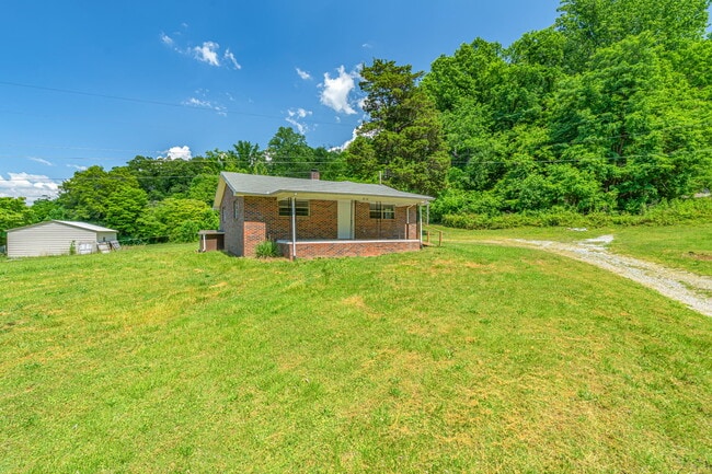 Building Photo - 8624 Walnut Springs Ln