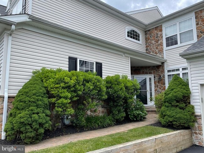 Building Photo - 821 Hinchley Run