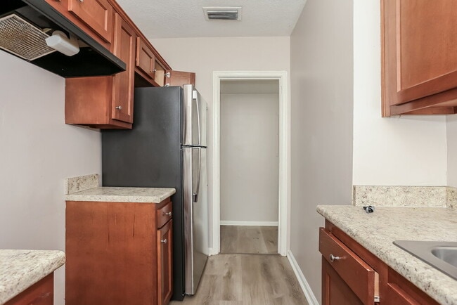 Building Photo - 1130 Saratoga Blvd