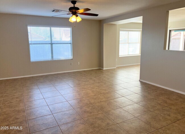 Building Photo - 10422 E Bramble Ave