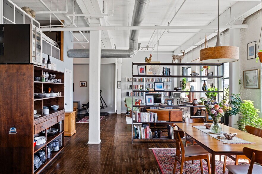 Building Photo - 429 N 13th St
