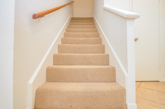 Building Photo - 2100 Tanglewilde St