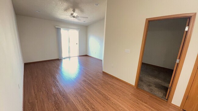 Building Photo - 2 bed 2 bath Duplex in Monmouth