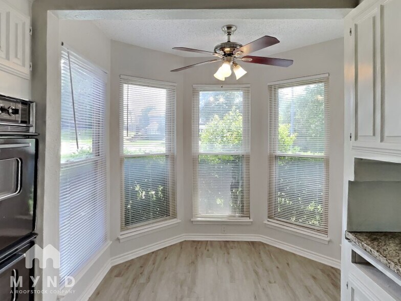 Building Photo - 9723 Summerwood Cir