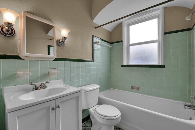 Building Photo - South City Oasis