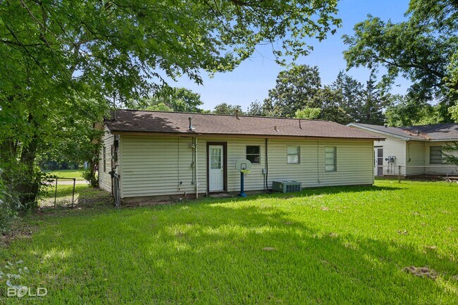 Building Photo - 1219 Olwen Dr