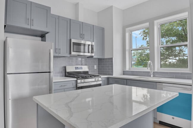 Building Photo - 155 25th St