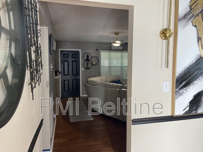Building Photo - 5825 Old Carriage Dr