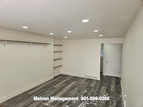 Building Photo - Roy Duplex