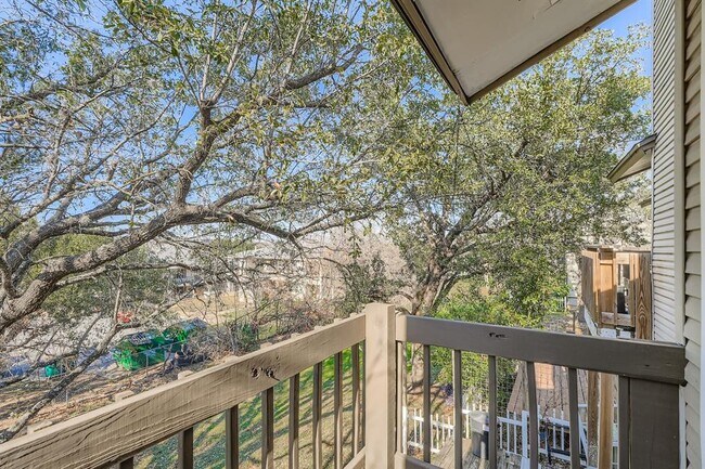 Building Photo - 1827 River Crossing Cir
