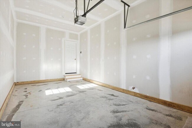 Building Photo - 122 Silversmith Rd