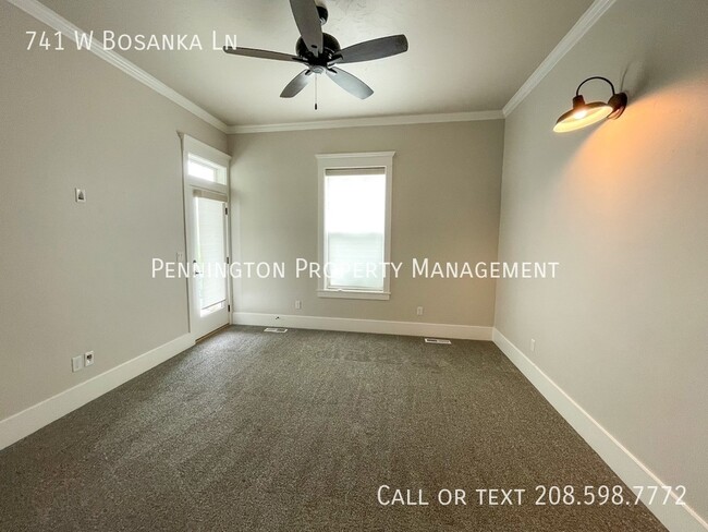 Building Photo - 741 W Bosanka Ln