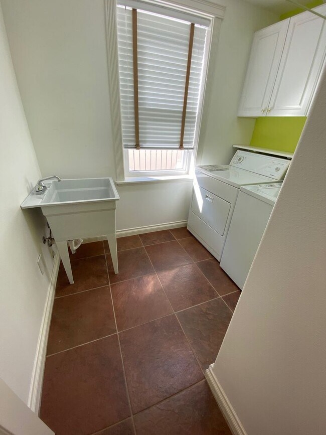 Building Photo - druc01