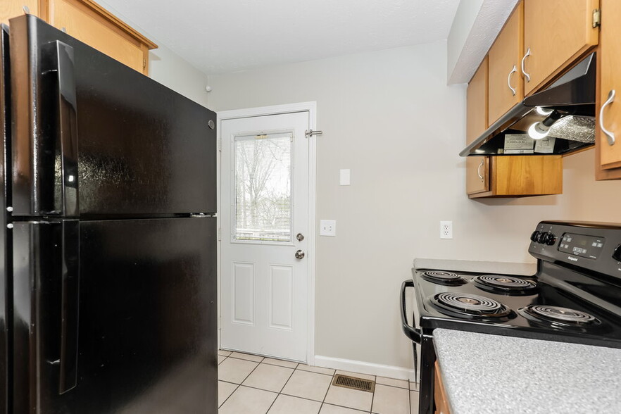 Building Photo - 1202 Oldstone Ct