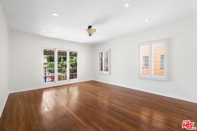 Building Photo - 119 N Orange Dr