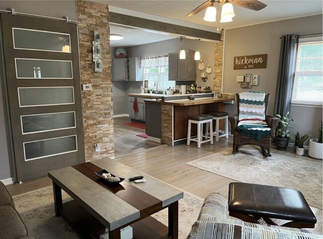 Building Photo - 1909 Robin Rd