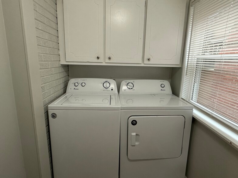 Building Photo - 505 Ward Ave NE