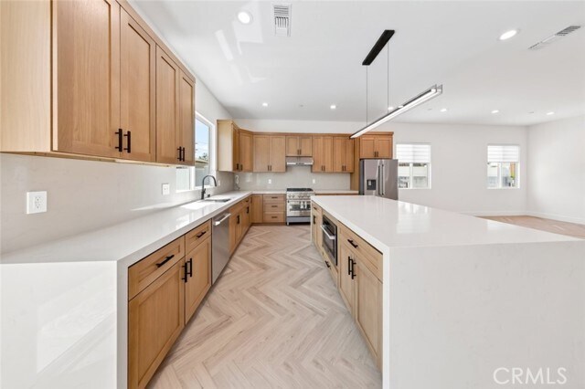 Building Photo - 8018 Shadyglade Ave