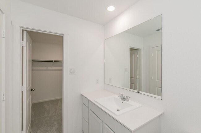 Building Photo - 3 bedroom 2 bath-brand new construction in...